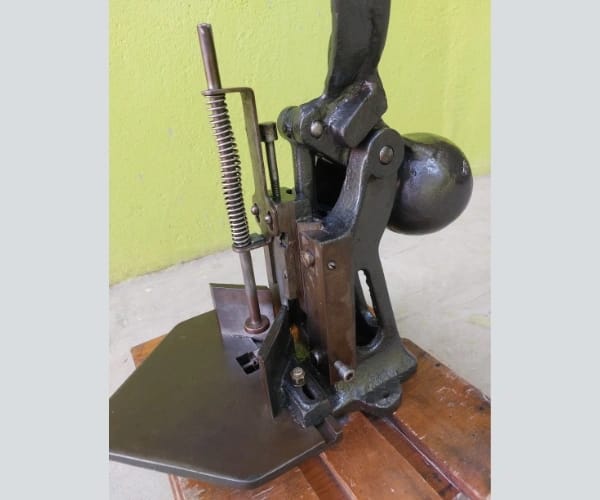 Corner Cutter Manual Suppliers in Chennai